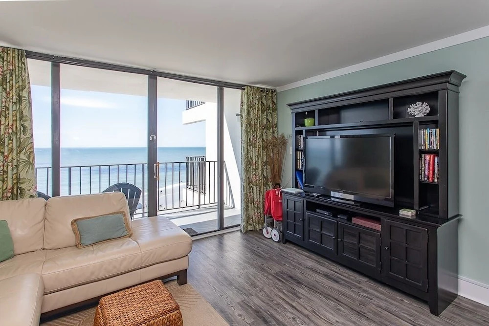 Royal Garden Resort 903 2 Bedroom Condo by RedAwning