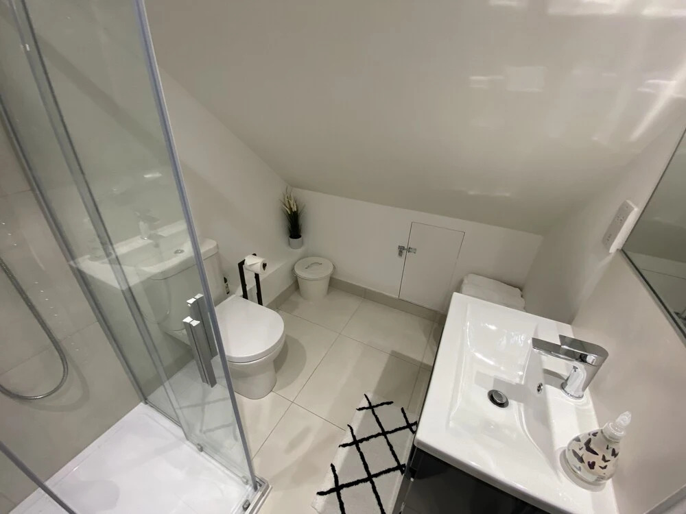 5 Star Unique Luxury Detached Apartment in Windsor