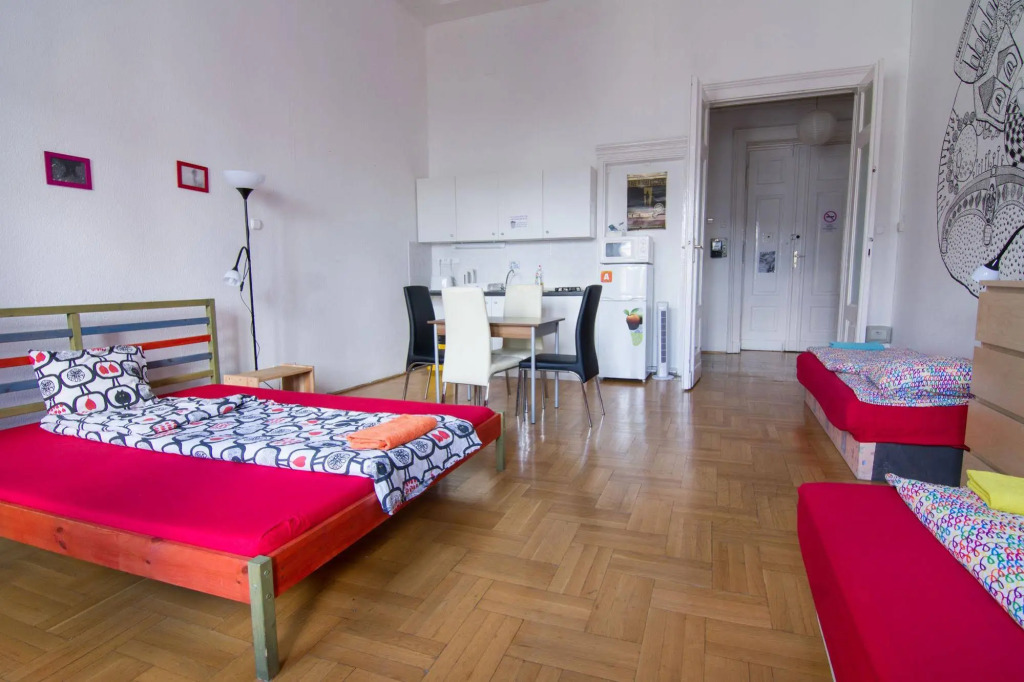 Pals Hostel and Apartments