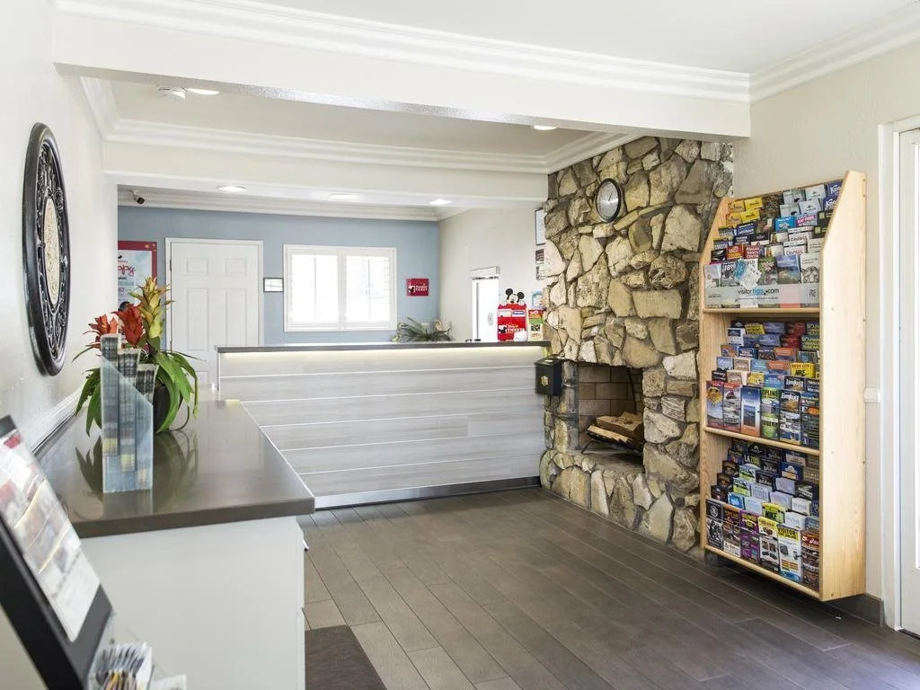 Anaheim Islander Inn and suites near Park and Convention center