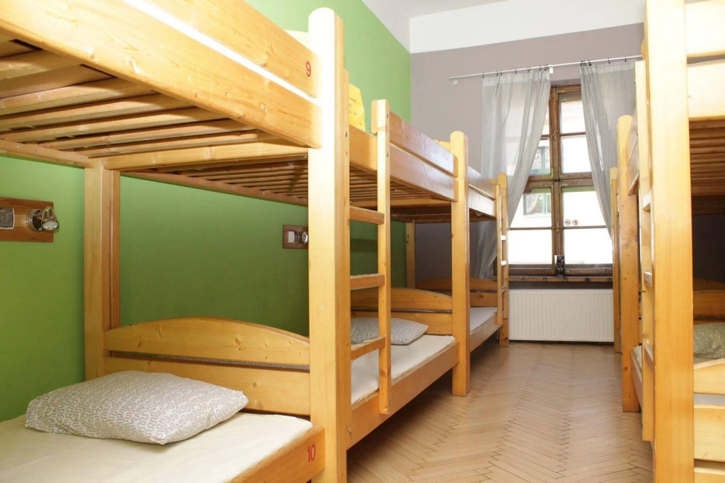 Intro Hostel