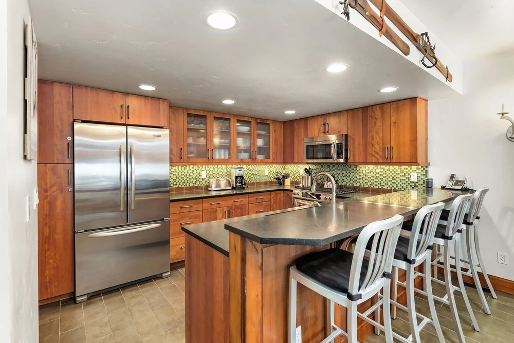 Fifth Avenue Condominiums by Frias