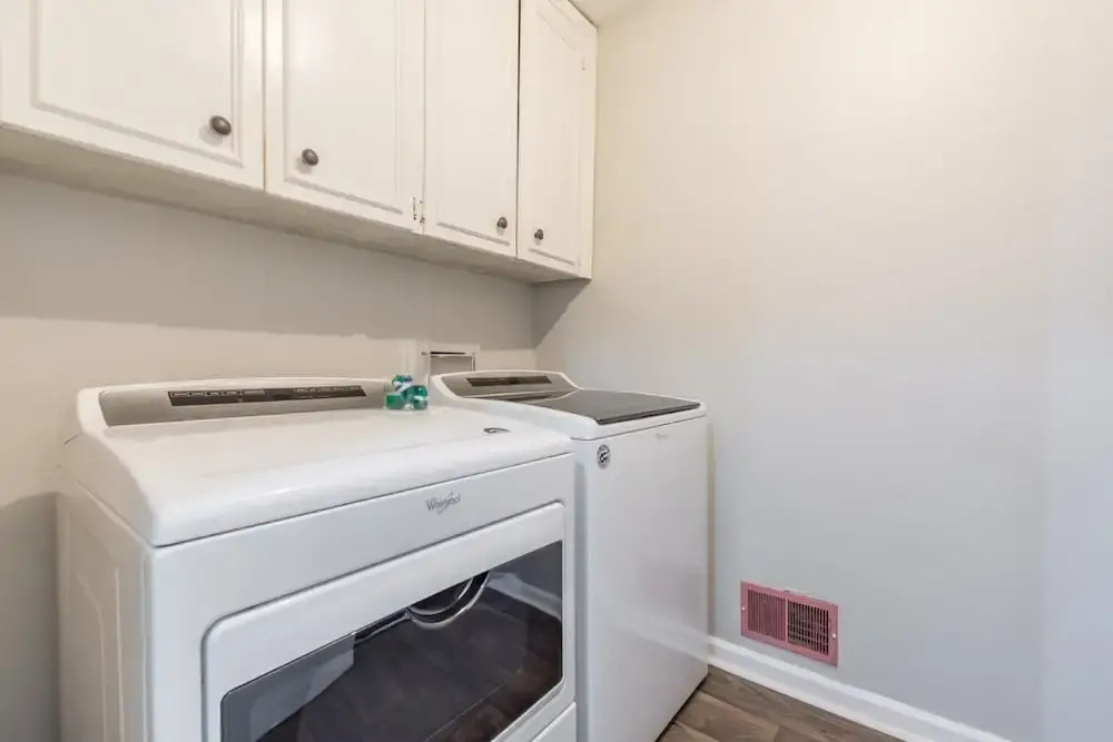 Beautiful Large Newly Renovated 5 Bedroom House