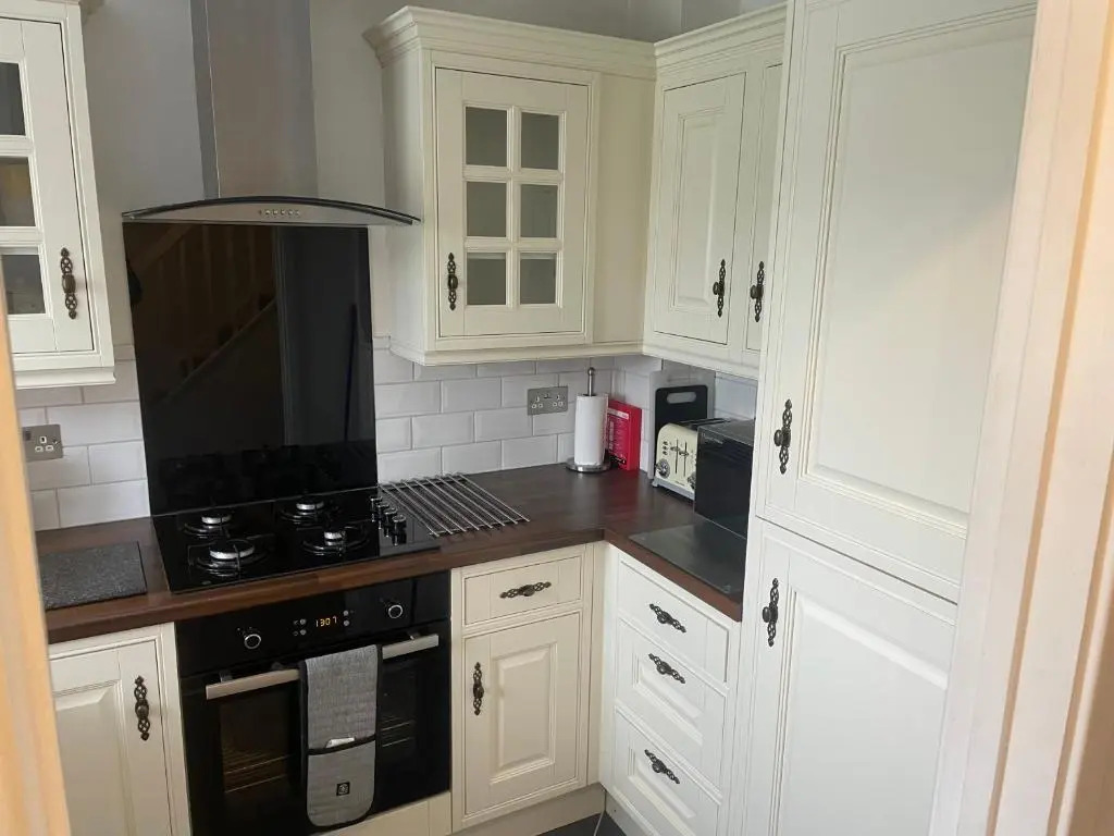 River House 2BR 1 bathroom downstairs toilet Parking St Neots Town Centre