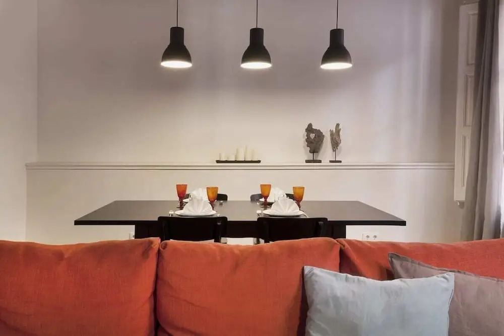 Welcoming 2 Bed With Balcony in Gracia