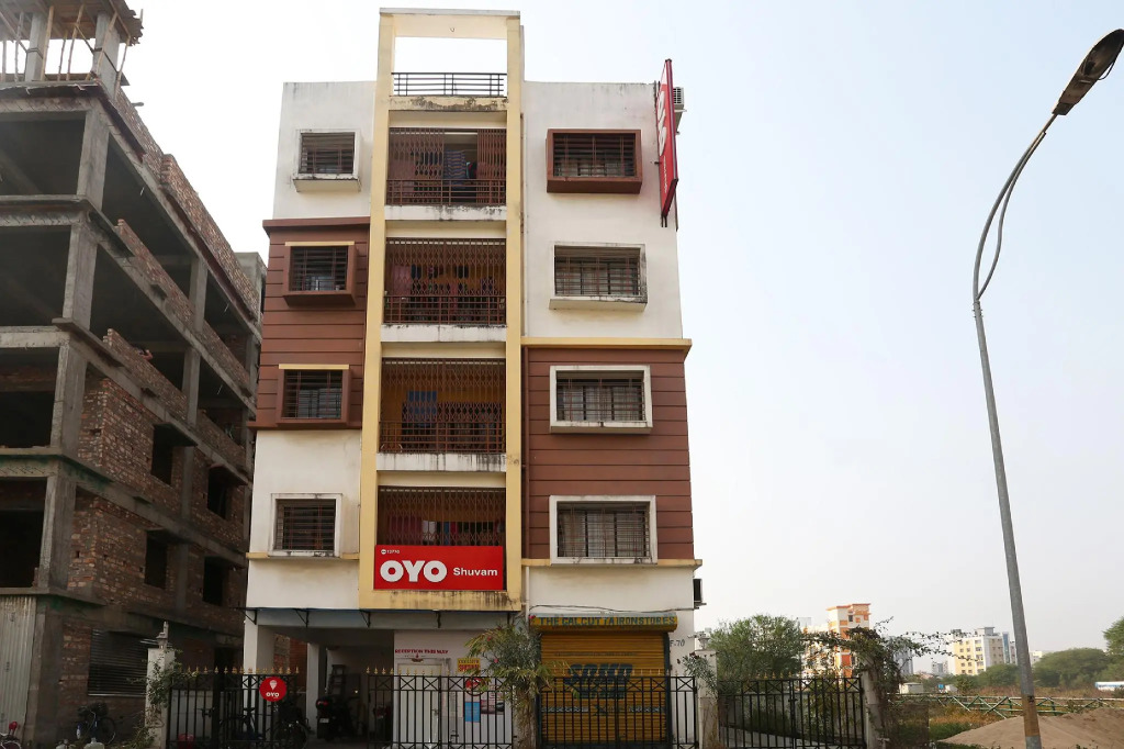 OYO Flagship 13770 Shuvam Guest House