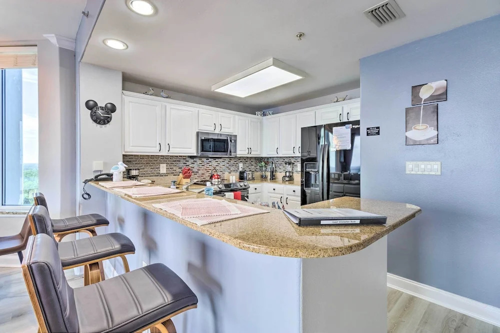 Family Resort Condo w/ 2 Pools: 1 Mi to Disney!