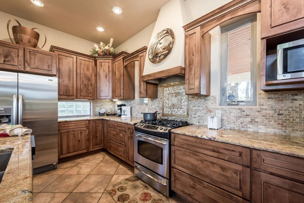 Adobe Mountain Views - Four Bedroom Cabin with Hot Tub