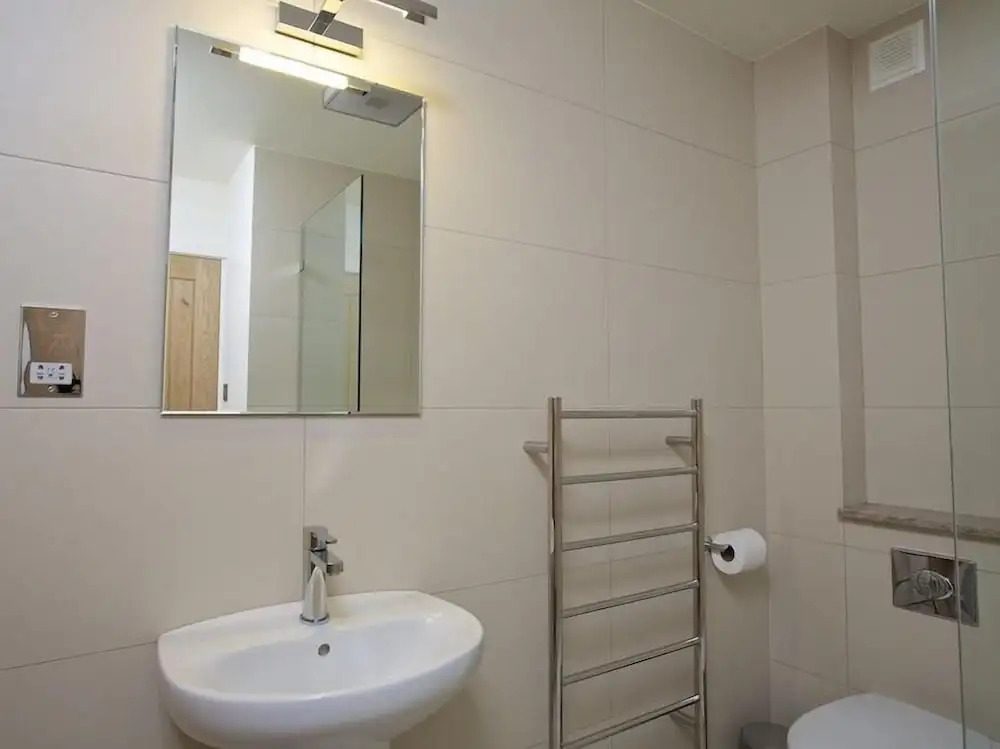 2 Hamstone Court