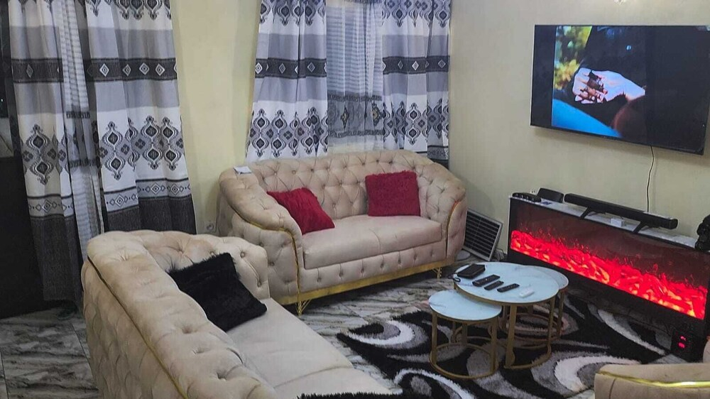 khalifa luxury guest house mbalgong