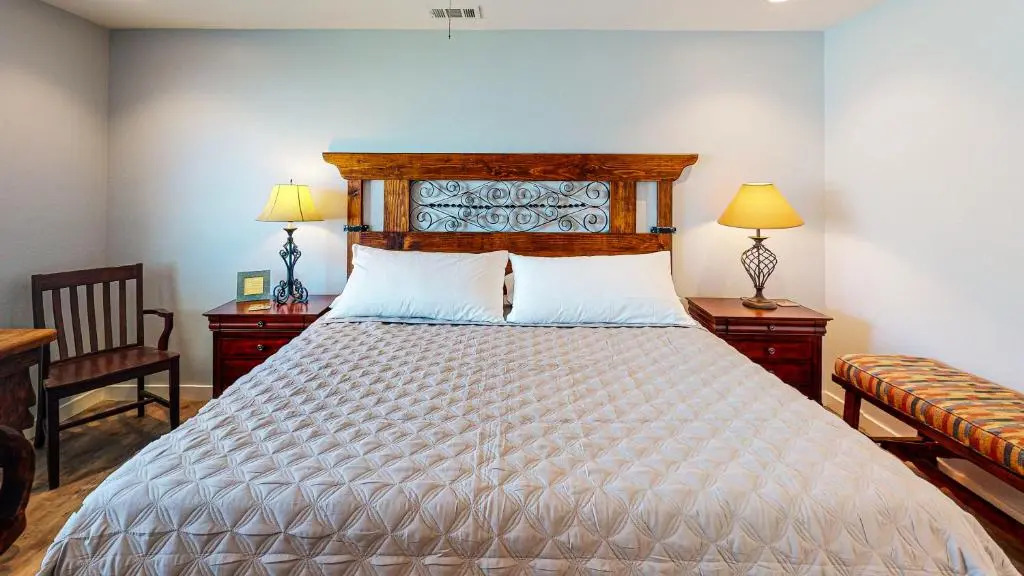 AH-E217 Remodeled Second Floor Condo, Across From The Shared Pool & Hot Tub