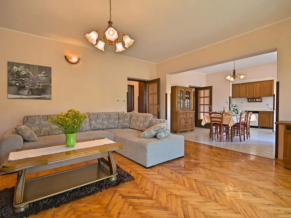 Spacious Villa for 12 Persons With Private Pool Near Rovinj and the Beach