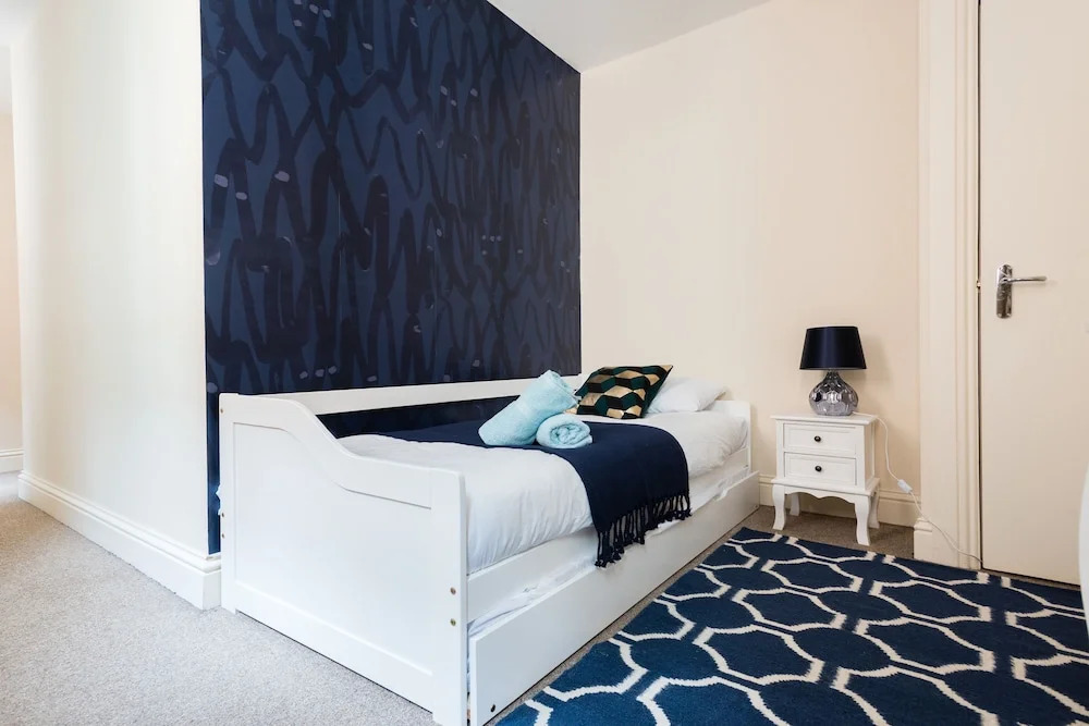 The Broadmead Jungle - Lovely & Central 3BDR Apartments	