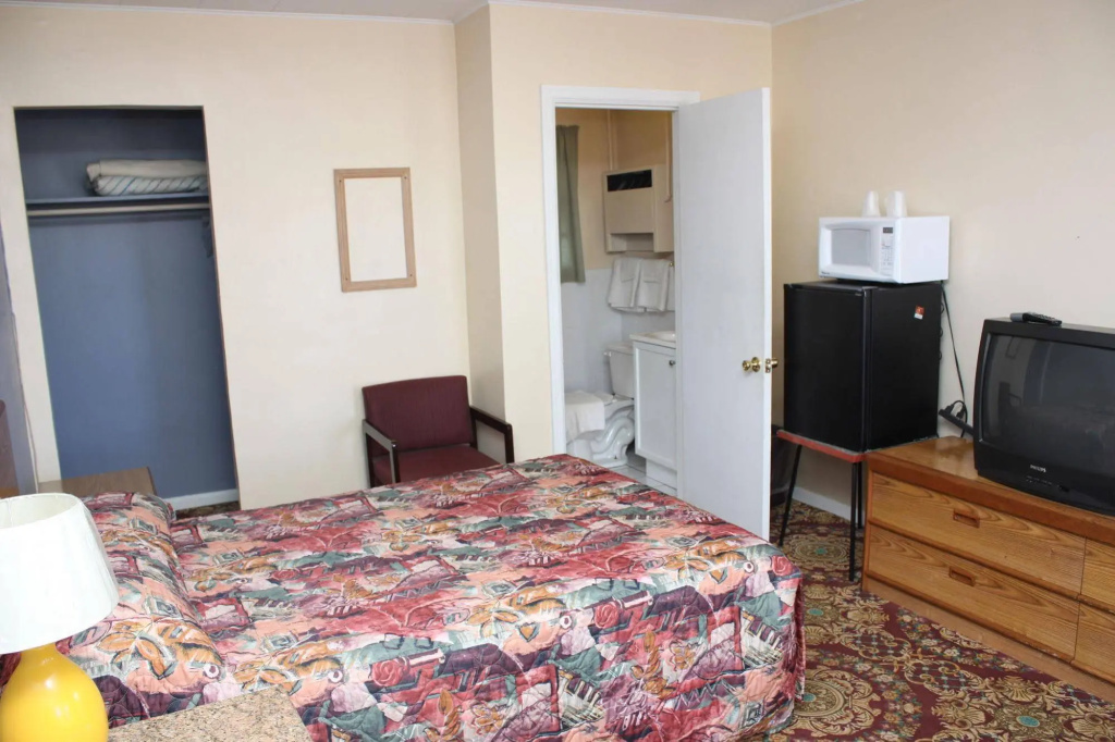 Kenwood Motel