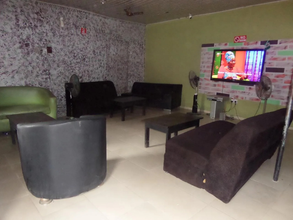 Phadis Hotel