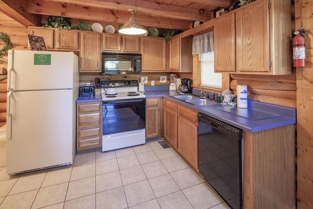 Cozy Creekside by Eagles Ridge Resort