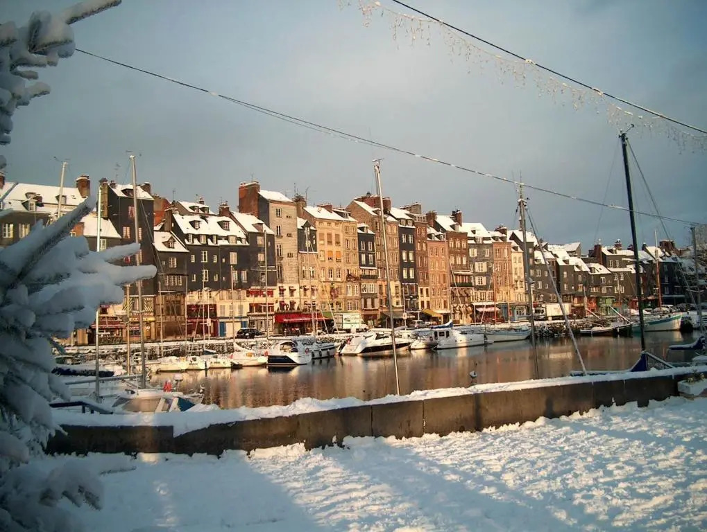 Au 14 Honfleur parking privé
