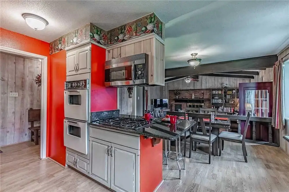 Mustang Hideaway - Three Bedroom Cabin