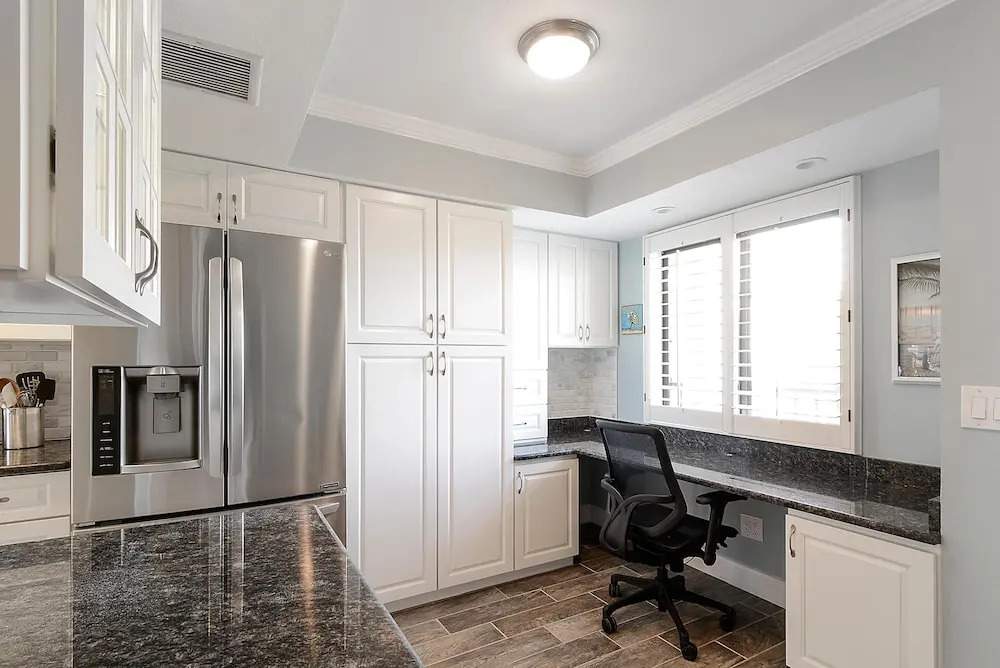Land's End 302 Building 10 Beautifully Updated/beachfront!