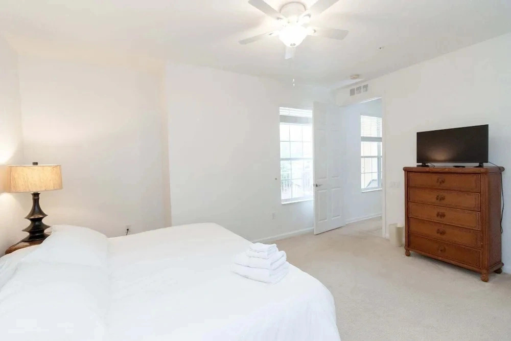 Condo 5min-universal Spacious Condo Vc101