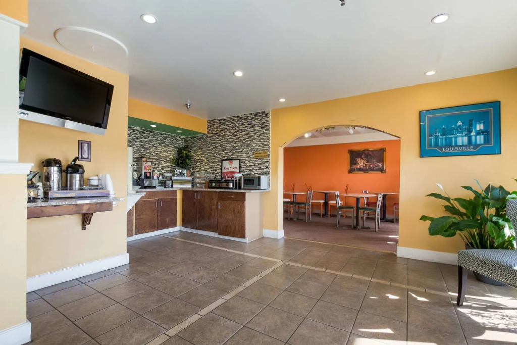 Econo Lodge Inn & Suites Brooks - Louisville South