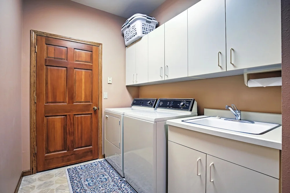 Spacious Home W/mtn Views, 2Mi to Steamboat Resort