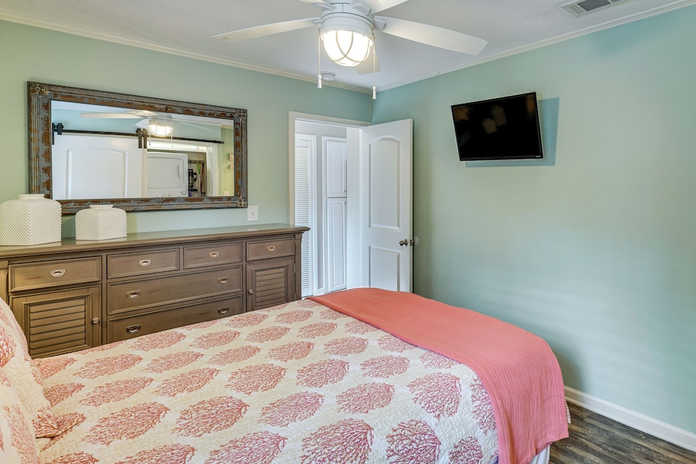 Golf Course Views! Couple's Retreat in Diamondhead
