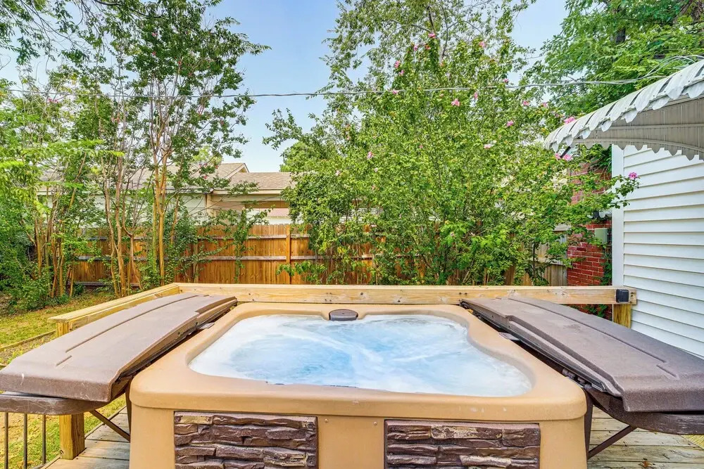 Tulsa Cottage w/ Hot Tub: 4 Mi to Downtown