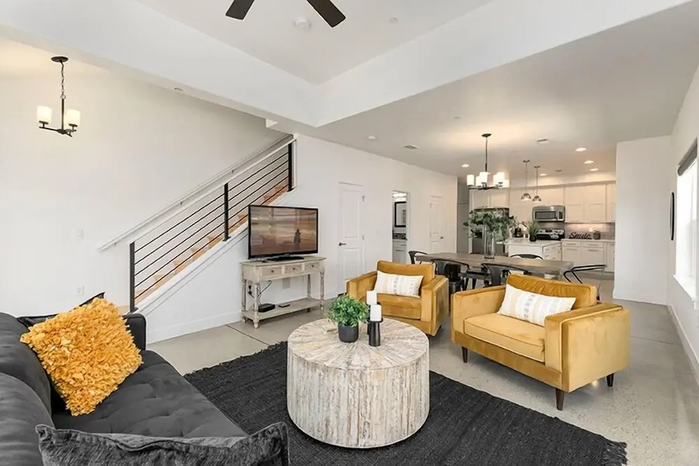Gorgeous Townhome steps from the Brewery District!