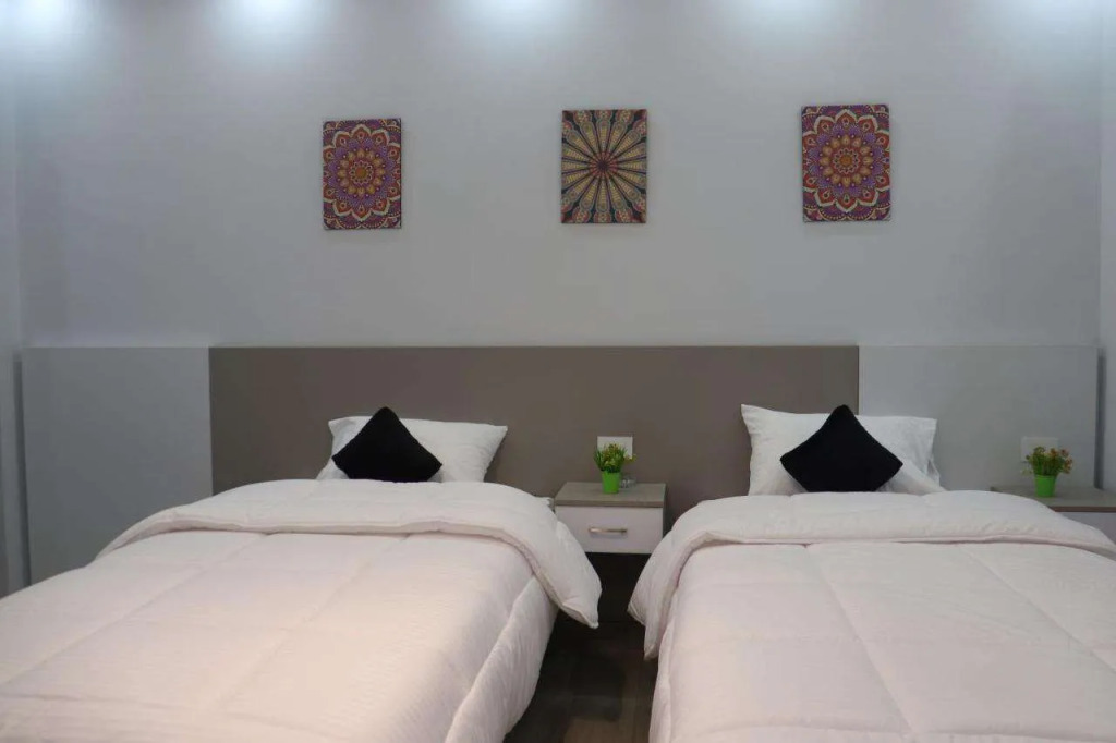Hours Pyramids Inn