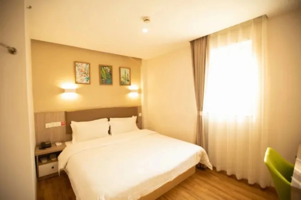 7 Days Premium Hotel Shanghai Xujiahui Longhua Road Metro station