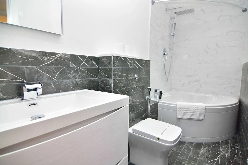 MACARENA WHARF Apartments
