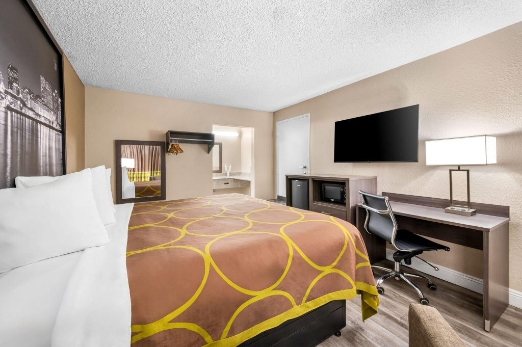 Super 8 by Wyndham Metairie
