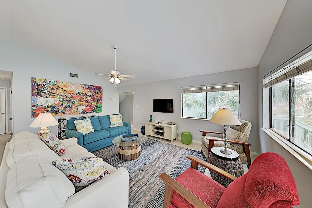 Island W/ Private Pool & Spa, Steps To Beach 3 Bedroom Home
