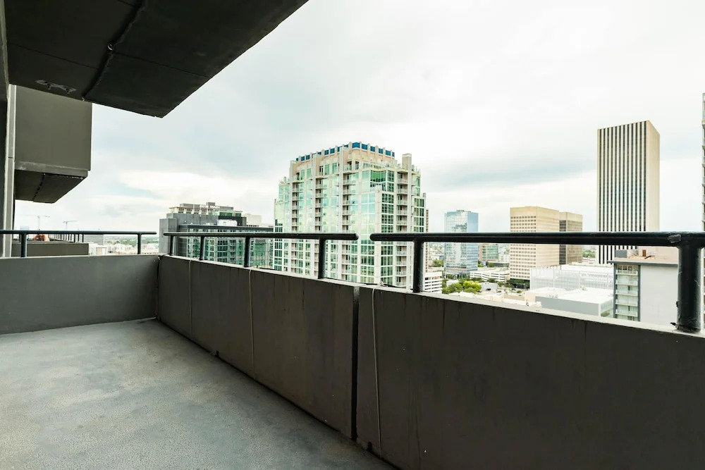 Sky Life Travel Houston House