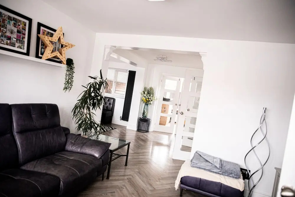 3 Bed House - Sleeps 6 - Garden - Parking - Wifi