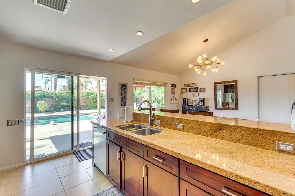 Private Pool & Putting Green: Palm Springs Home!