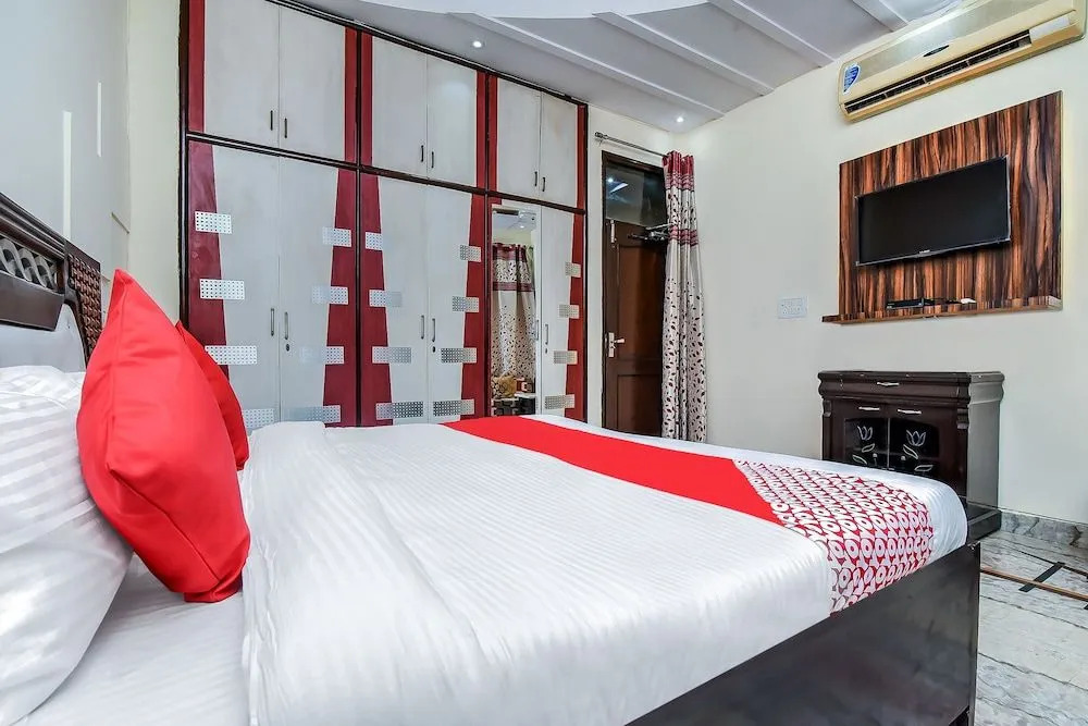 OYO 18831 Florence Residency