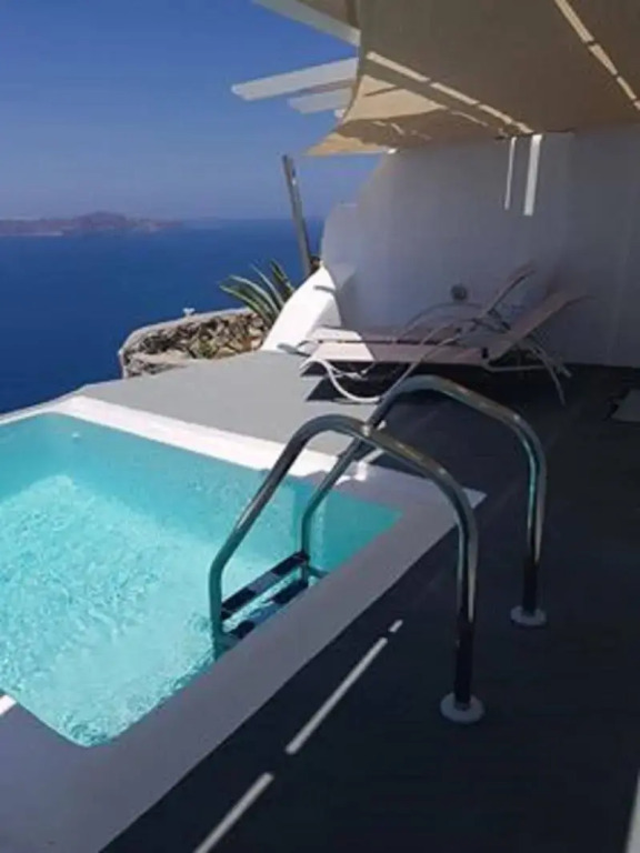 Adamant Suites