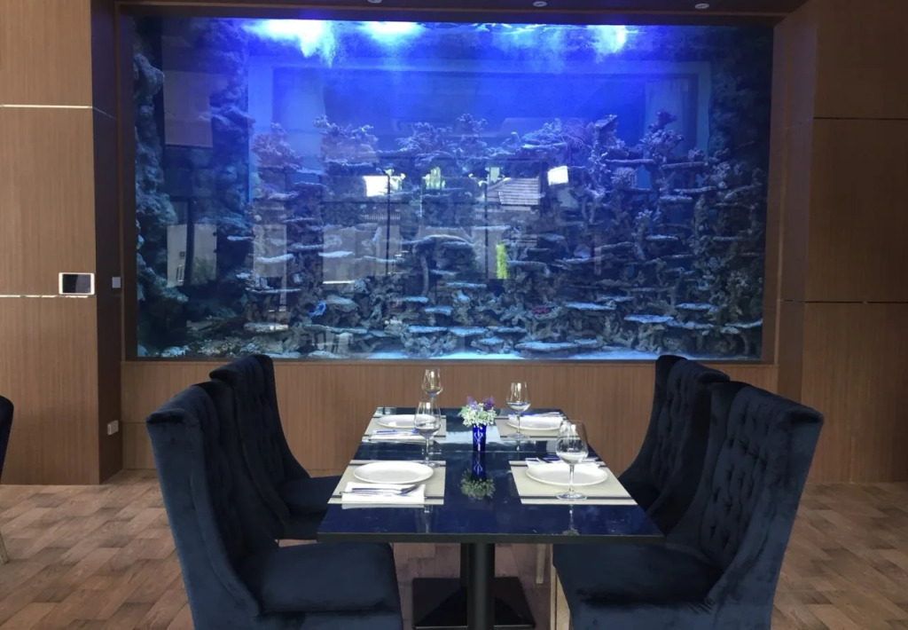 V20 Boutique Jacuzzi Hotel
