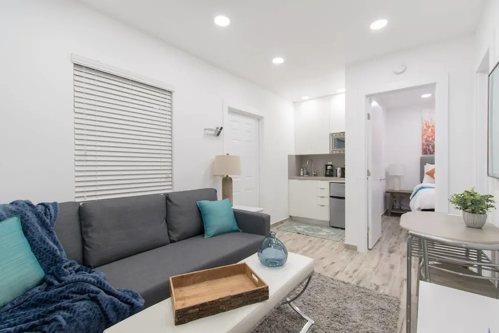 Chick & Fashionable 1 Bedroom Apt Beach Unit # 4