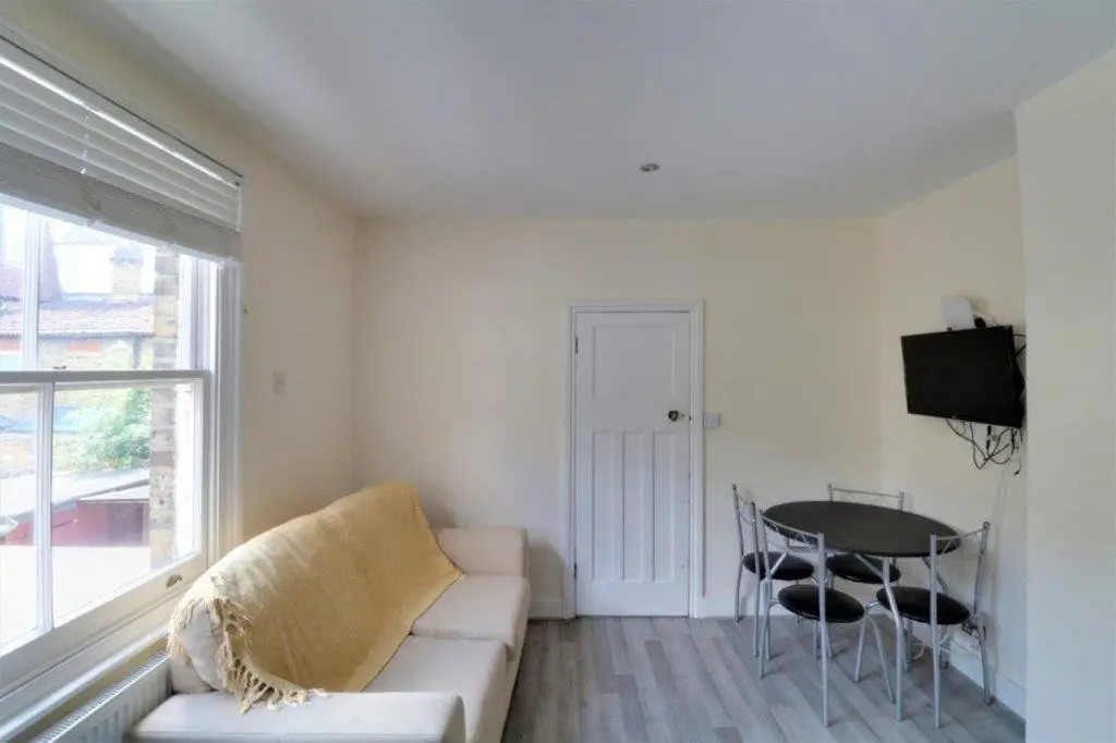 Replingham Road Apartment