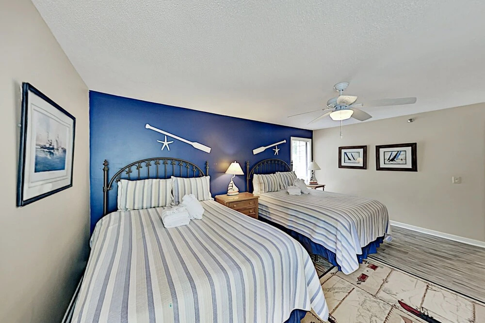 7811cent 2 Bedroom Condo