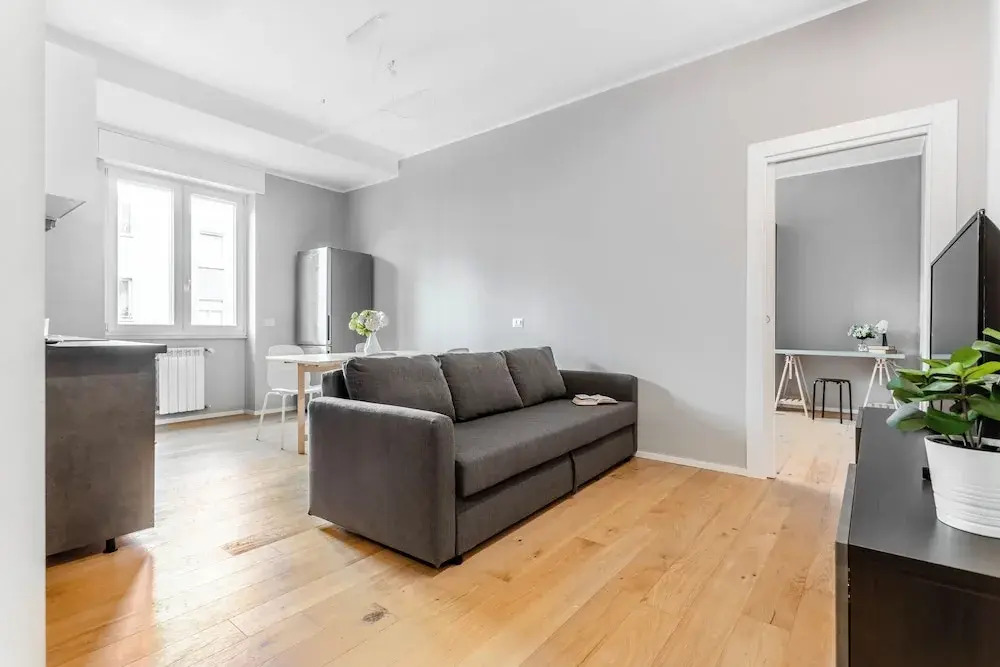 Charming flat with desk
