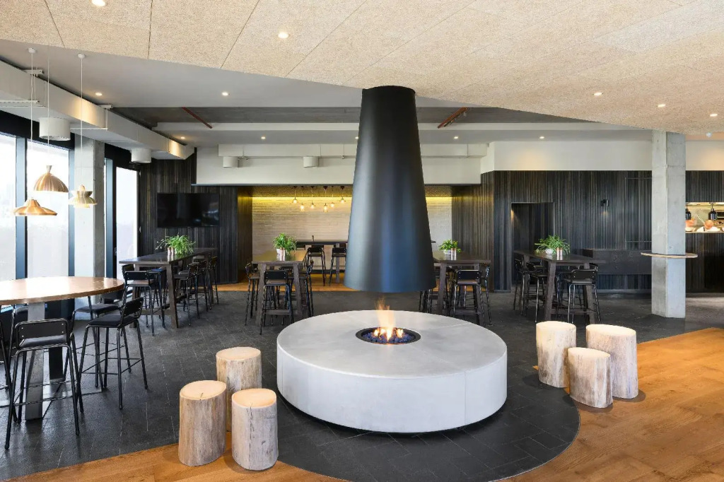 Burbury Hotel & Apartments