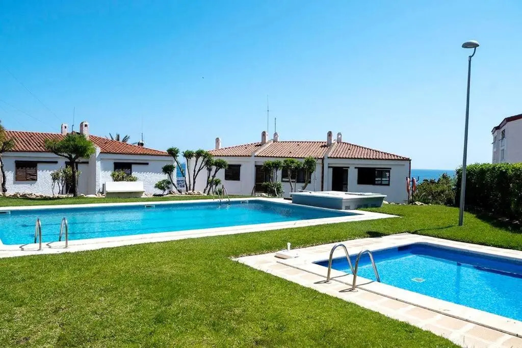Villa Jo - stunning front line beach house.