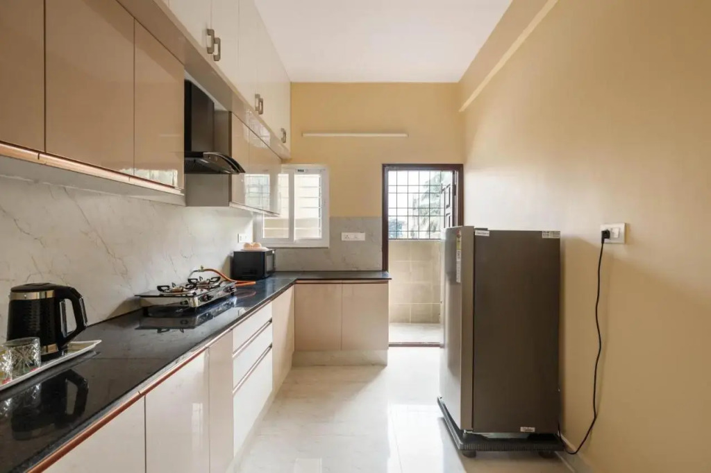 OYO 374 Apartment Near Fortis Hospital