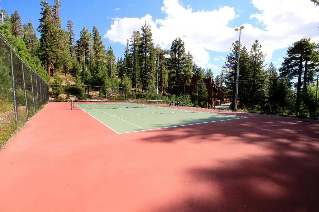 Mammoth Ski Racquet Club 82