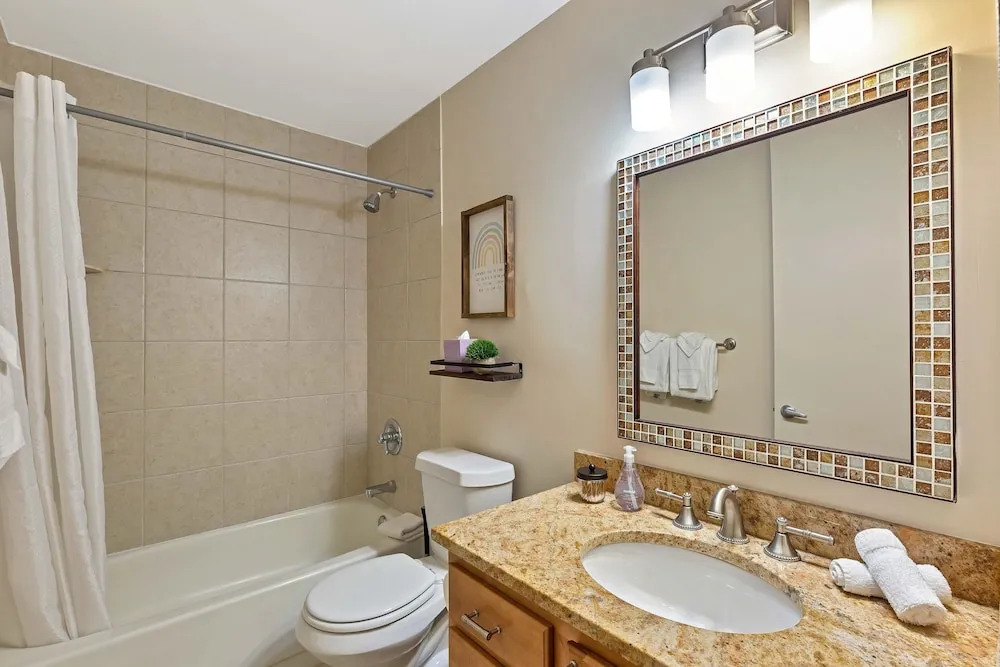 2bd River North Million Dollar Views Parking Incl by AllSet Turnover