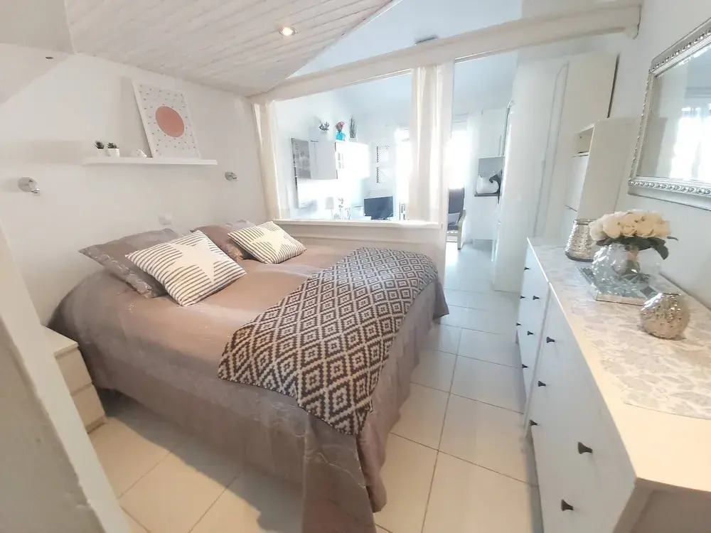Central Sea View Apartment